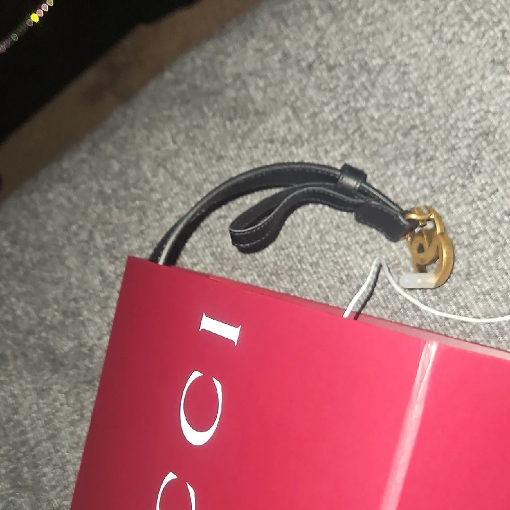 Gucci Black Leather Belt with Gold Accent - Picture 5 of 5